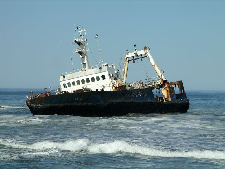 barco embarrancado. Costa  de los esqueletos